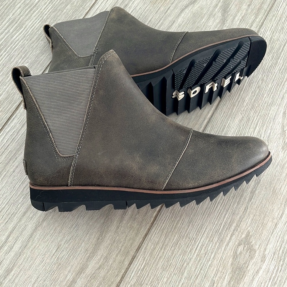 Sorrel Harlow Chelsea Boots NWT 9